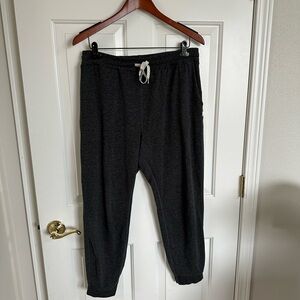 Vuori Performance Jogger Pants in Dark Heather Grey